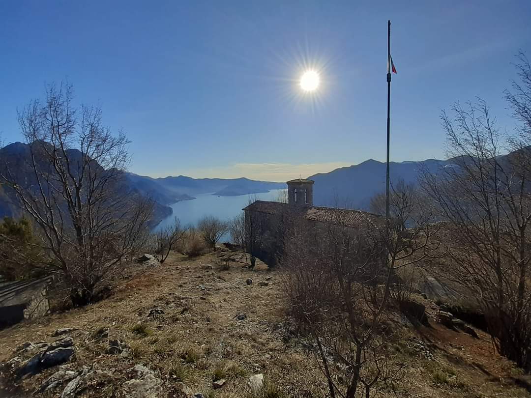 InfoLagoIseo's tweet photo. S. Defendente (674 m) si trova a Esmate frazione di #SoltoCollina dove è possibile godere di una vista incantevole sull’intero lago d’Iseo e sulla valle Camonica.
Info: https://t.co/TyVoYLoZYN
#visitlakeiseo #inlombardia #visitbergamo https://t.co/asqJwRJ7pM