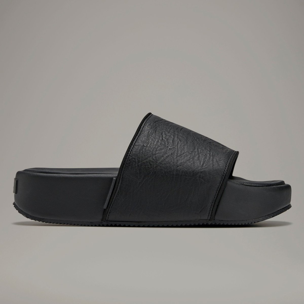adidasalerts's tweet photo. Now available on #adidas US.
Y-3 Slide.
—> https://t.co/WstxcZyhvD  #ad https://t.co/Vl1I7w6hOd
