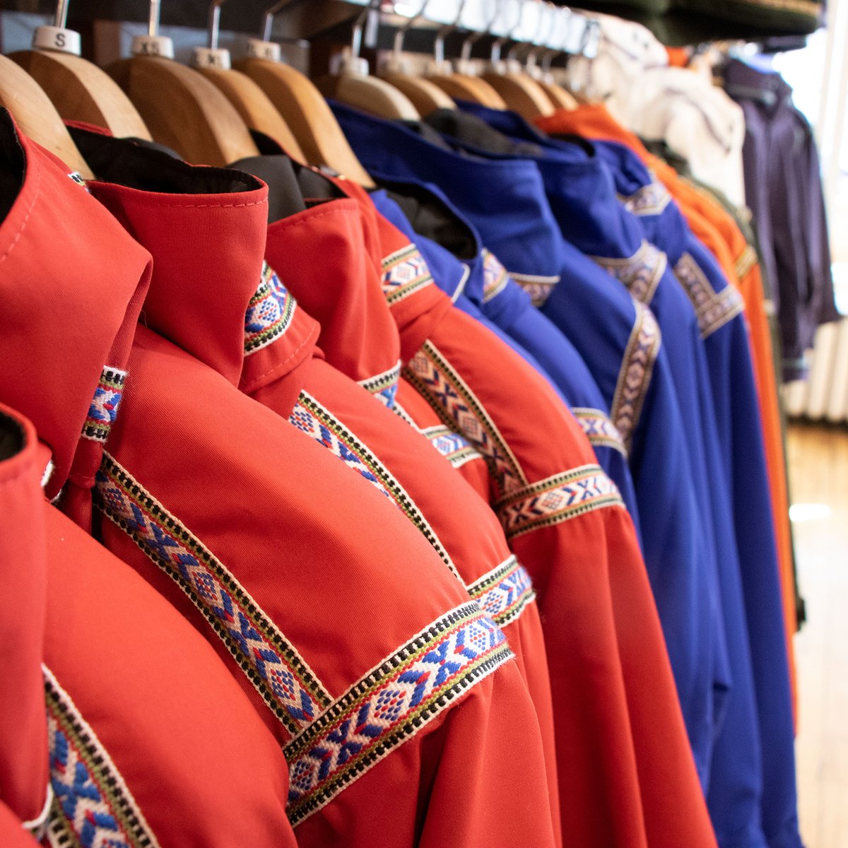 We design, cut, and sew every Wintergreen garment with a focus on detail and quality. Fabric rolls come through our doors and a handmade garment goes out. All of our products are designed to last a lifetime. See our process for yourself - link in bio!
#wearMNmade