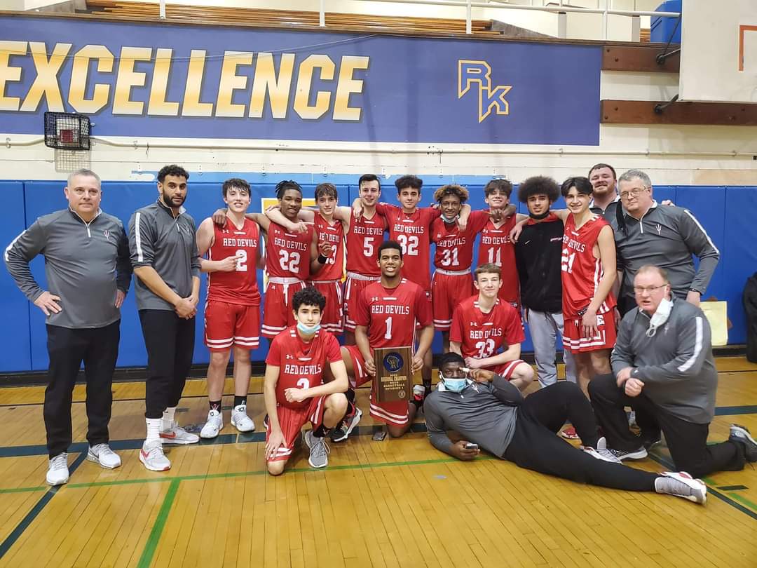 genoph2002's tweet photo. Pictures from last night WIAA Regional final in Milwaukee. @greenbayeasths boys basketball team defeated Milwaukee Rufus King high school 66-62. Now onto the sectionals against Menominee Falls on Thursday night at 7pm. #godevils #neverneverquit #regionalchamps #ontothesectionals https://t.co/1F00hrNnsq