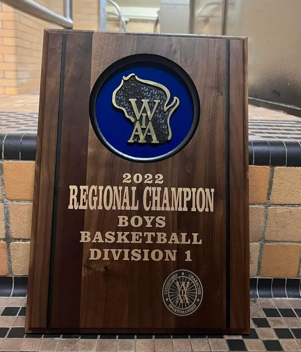 genoph2002's tweet photo. Pictures from last night WIAA Regional final in Milwaukee. @greenbayeasths boys basketball team defeated Milwaukee Rufus King high school 66-62. Now onto the sectionals against Menominee Falls on Thursday night at 7pm. #godevils #neverneverquit #regionalchamps #ontothesectionals https://t.co/1F00hrNnsq