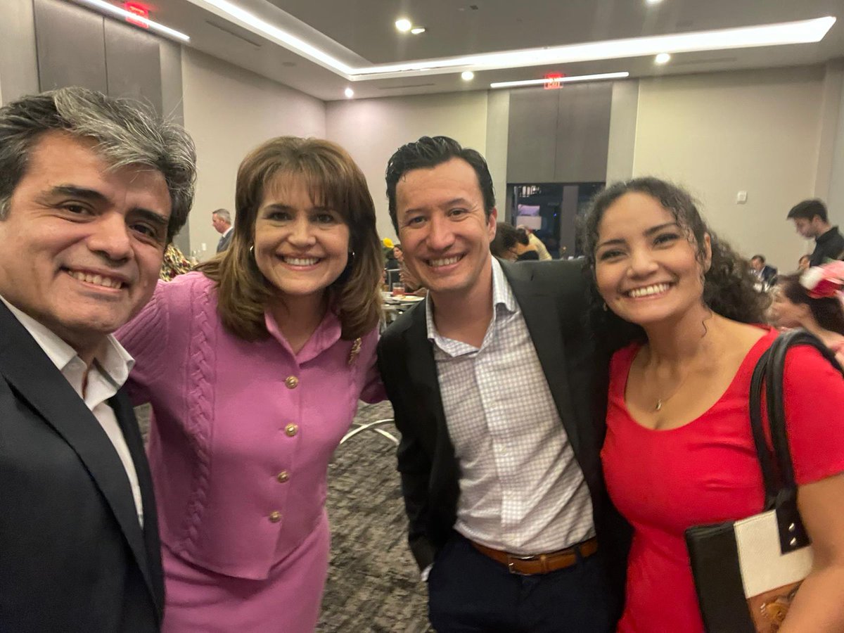 HernandoBarreto's tweet photo. Un gusto compartir dia de Colombia en Congreso Estatal de Florida con Senadora Colombo-Americana @Annette_Taddeo y con @JohncitoMoreno con quien recordamos tiempos de #Grooveshark y coincidimos en que la tecnología puesta al servicio de la democracia va a transformar la política. https://t.co/5kvsNcW13C