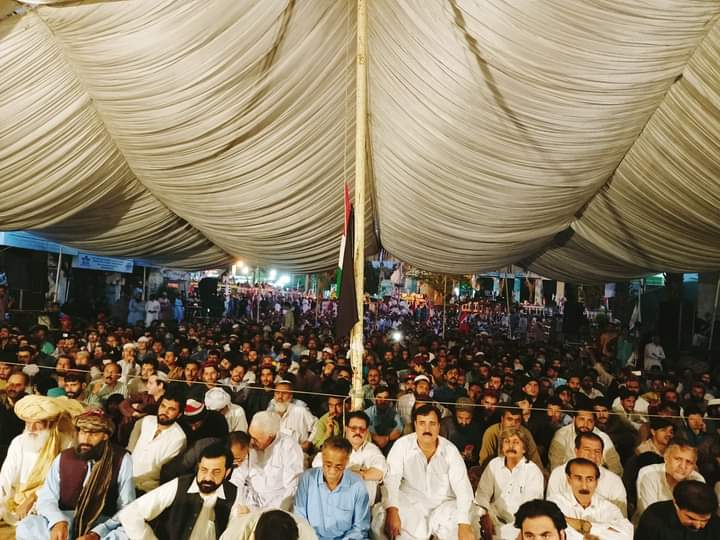 SikanderWaziri's tweet photo. Ptm karachi protest is still sitin in front of sindh assembly from last 23 days.
Number of sitin day to day increase, today Pkmap took part in the leadership of nazar jan.
#ReleaseAliWazir
#ATCToolOfPersecution
@ManzoorPashteen https://t.co/CrvmESE73d