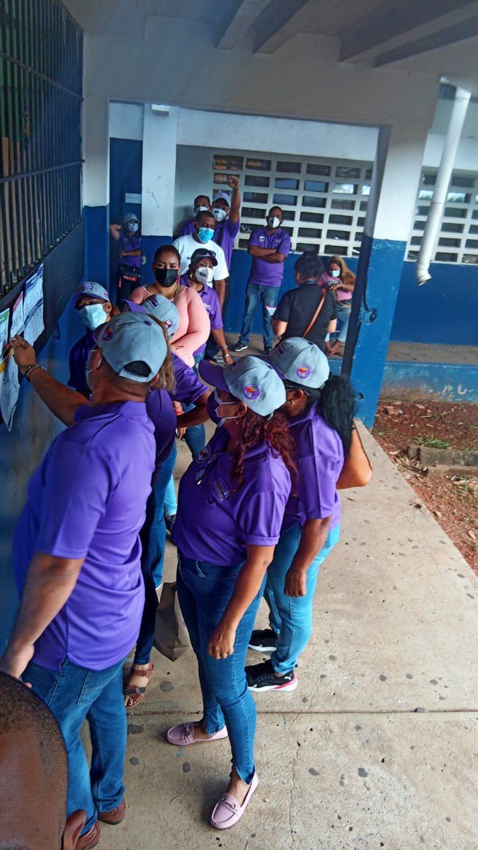 BlandonJose's tweet photo. Gracias a los y las dirigentes panameñistas por su participación entusiasta en el día de hoy.

Voy en camino al IPT Don Bosco a ejercer mi voto. Al lado del completo y hermoso Complejo Roberto Kelly que soñamos e hicimos realidad desde la Alcaldía en el quinquenio pasado. https://t.co/QpdzbJ43Uj
