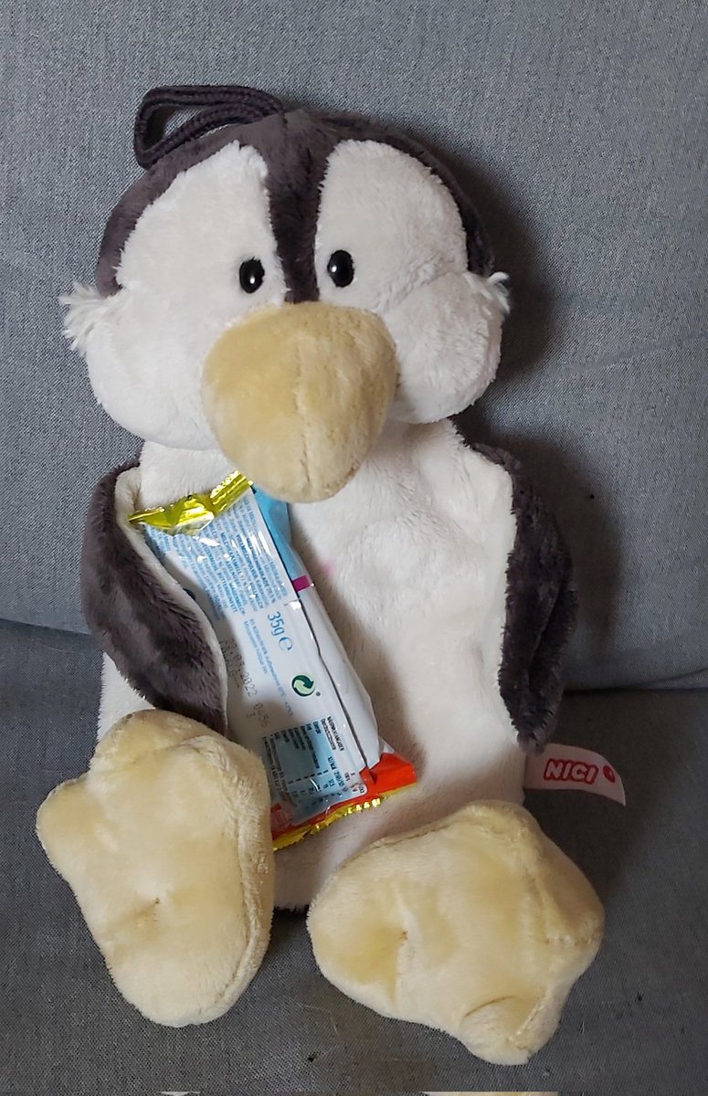 Frido🐧: Hier sind alle ganz lieb und versorgen mich mit Essen. So toll!