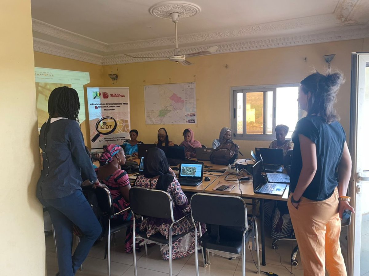 Honorable_Nath's tweet photo. Jour2 des sessions de formation sur les outils #OpenStreetMap &amp; SIG à l'endroit des femmes, organisées par l'Asso @OSM_Mali dans le cadre des festivités du 0️⃣8️⃣ Mars 2️⃣0️⃣2️⃣2️⃣.Merci beaucoup 🙏 à la #GIZ pour la visite et les soutiens apportés
 #WomenEmpowerment 
#womensday2022 https://t.co/FAcpaeaoVH
