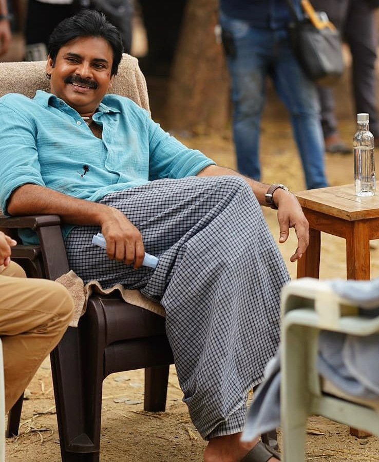 VenkaT_PawanisT's tweet photo. His Smile is My Medicine 💉😍❤️

#BheemLaNayak ll @PawanKalyan 
https://t.co/1lqOMCQM41 https://t.co/kvvqaXjQbP