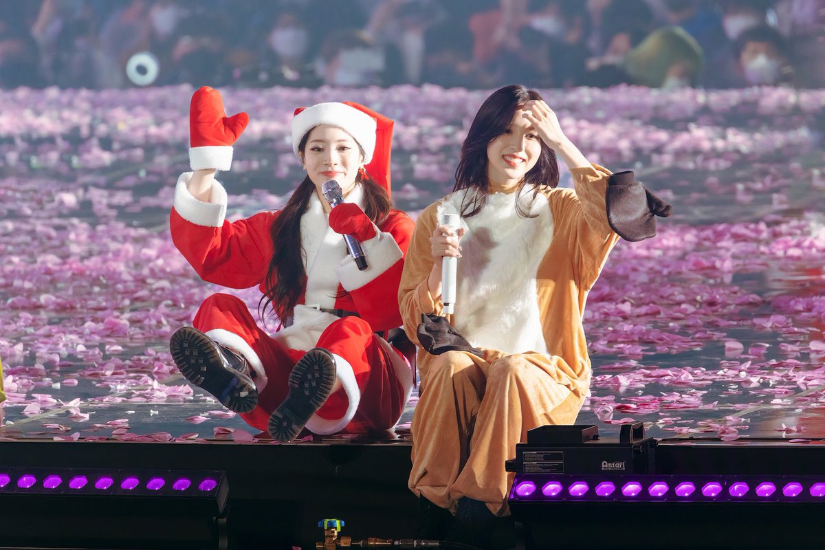 mihyunsvibe's tweet photo. mihyun on stage https://t.co/sGSZdvz003