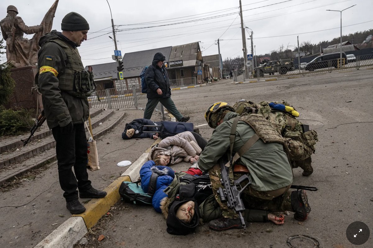 Pure horror: Russian soldiers are deliberately killing Ukrainian civilians trying to flee. A mother &amp; 2 children were killed and father wounded by a mortar shell as hundreds of civilians sought safety. <a href="/nytimes/">The New York Times</a> photographer Lynsey Addario witnessed it. nytimes.com/2022/03/06/wor…