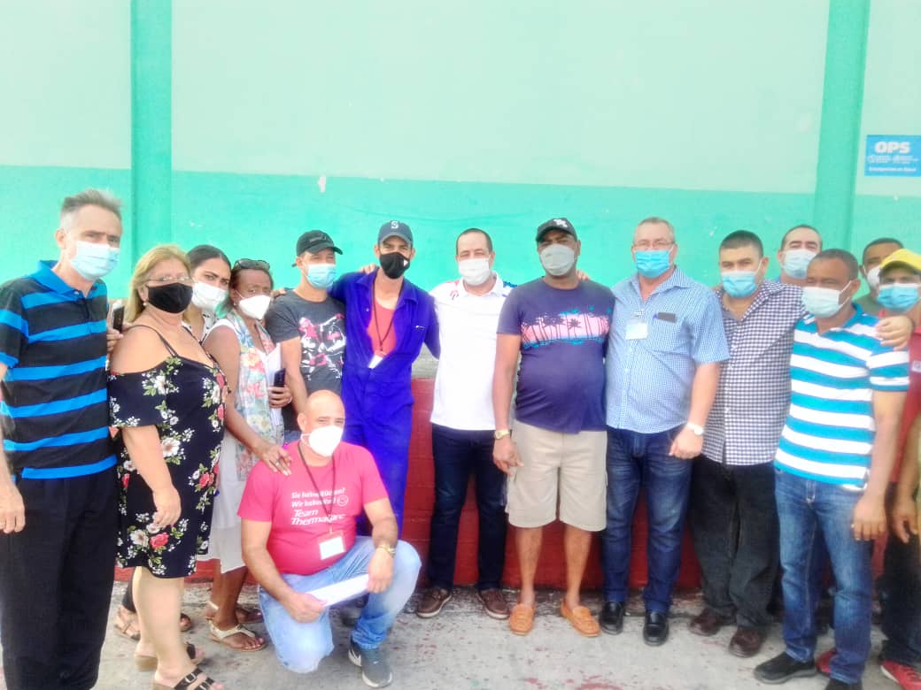 Ministro de Salud Pública de #Cuba, Dr. José Angel Portal Miranda, preside visita de trabajo que se realiza a la Empresa nacional de medicamentos y suministros médicos (EMSUME), e  intercambia con directivos y trabajadores.

#CubaPorLaVida  #CubaVive