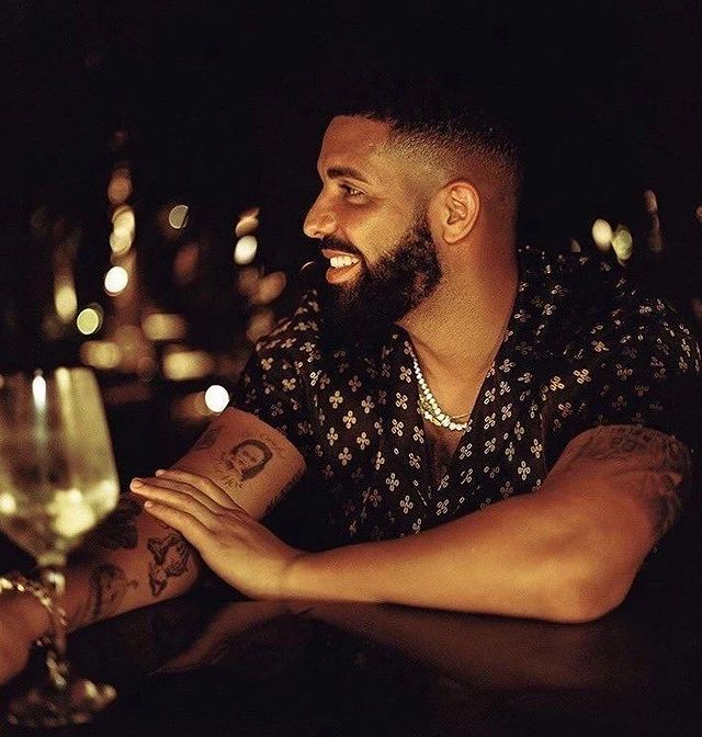hiphopcltr's tweet photo. Drake'in Beverly Hills'teki malikanesine 85 milyon dolar ödediği söyleniyor. #Drake #BeverlyHills #ChampagnePapi https://t.co/ZxWhNMJDXV