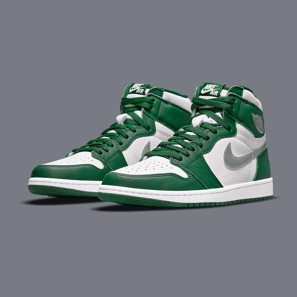 houseofheat's tweet photo. The Air Jordan 1 High “Gorge Green” is coming Holiday '22

DETAILS: https://t.co/uHLFE8A9t7

h/t @zSneakerheadz . @sneakerfiles https://t.co/ENTqIuVpKi