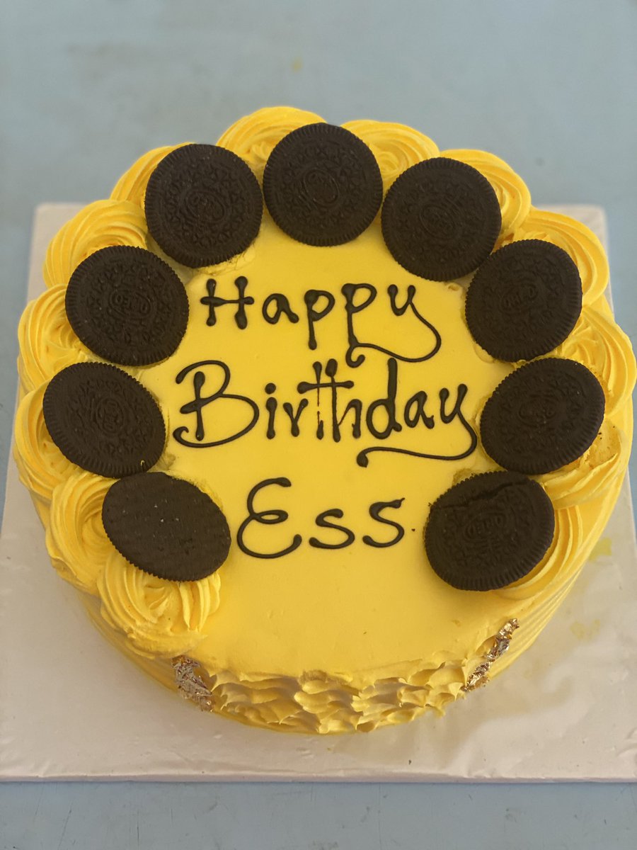 Dees_CakeWorld's tweet photo. We like to celebrate! Happy birthday! 
#birthday #birthdaycake #birthdaysuit #nairobibaker https://t.co/jI221rOFUl