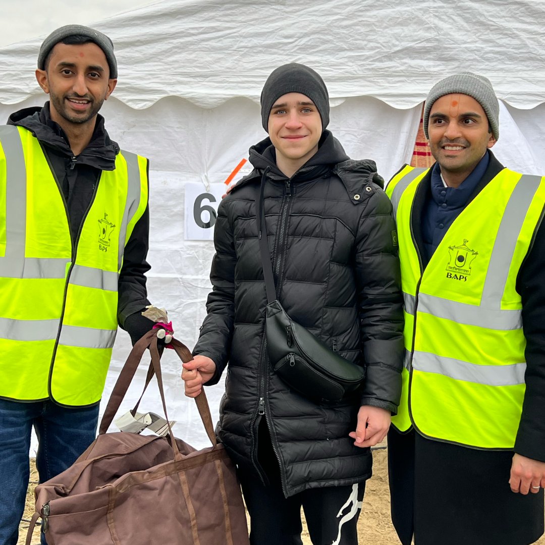 bapsrbv's tweet photo. Dedicated volunteers from @bapsrbv  reached the Ukraine-Poland border Friday night and have shown the love and compassion which defines @RobbinsvilleTwp  @BAPS  and @BAPSCharities https://t.co/1gsQiPbmbt