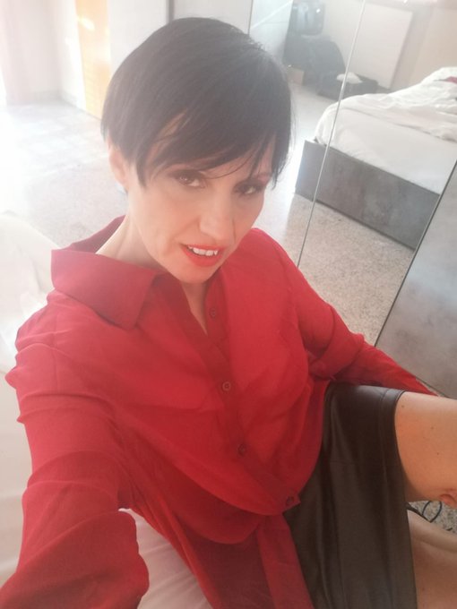 Buona domenica a 💋tutti https://t.co/9UhUnlDxYc