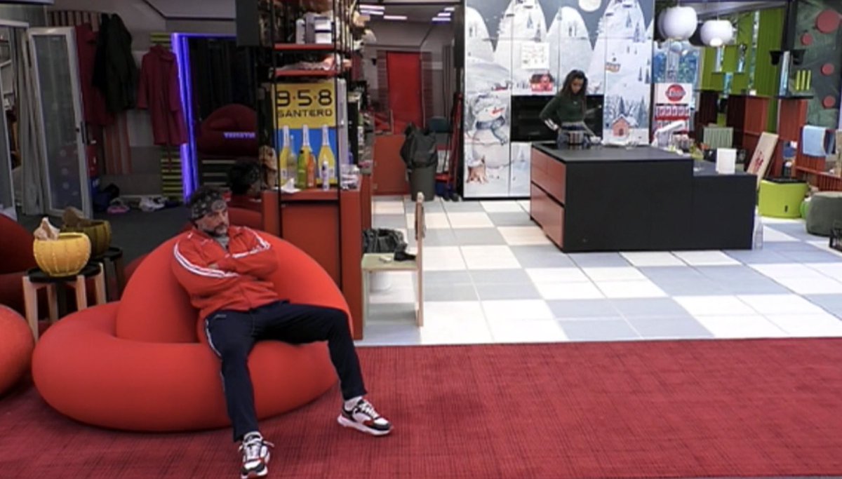 garysgotjams's tweet photo. Quando mamma ti dice che la cena è pronta, ma quando vai in cucina lei sta ancora preparando:

#jeru #gfvip https://t.co/CRtlQWgGQT
