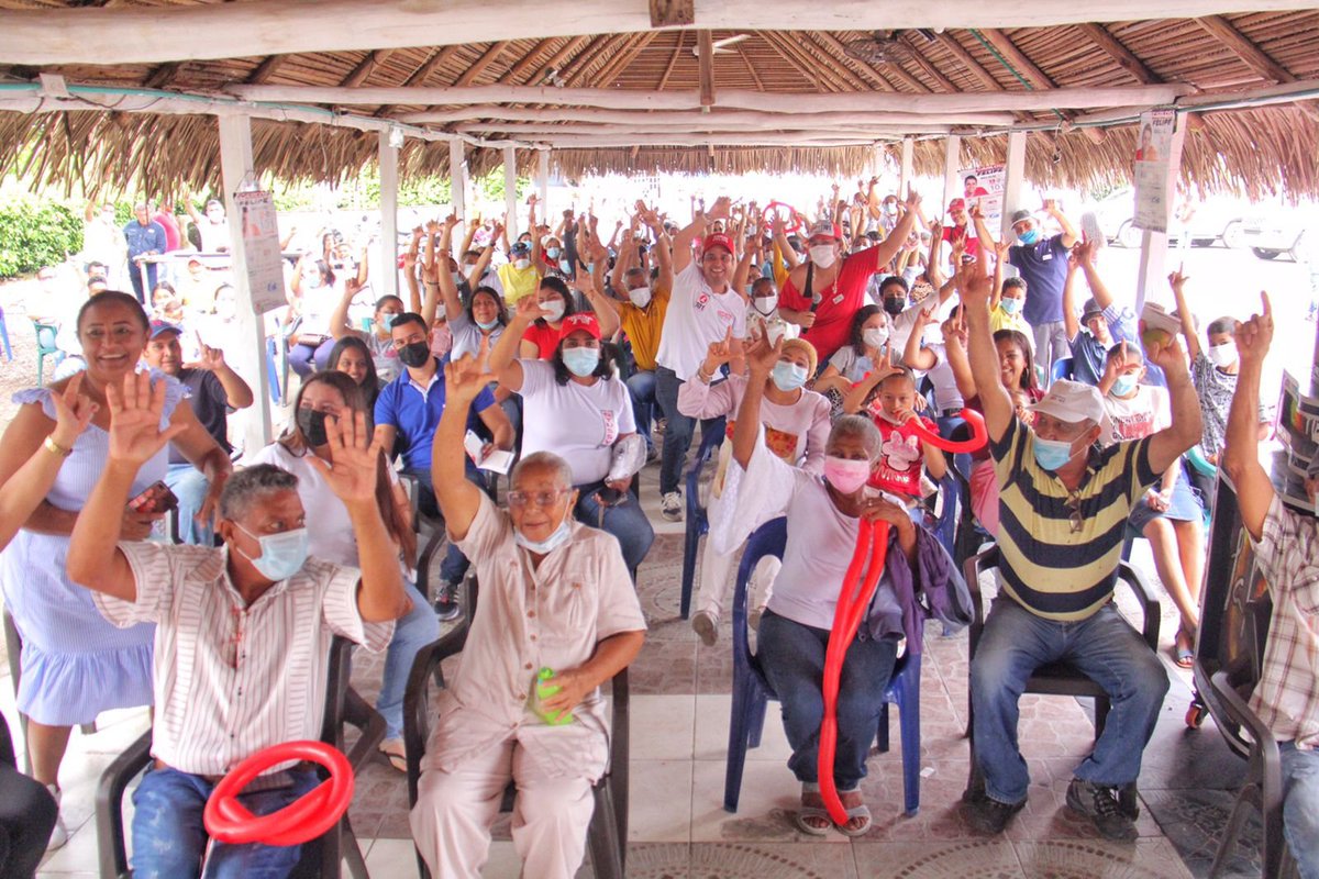CarlosFelipeQ's tweet photo. Iniciamos la jornada con una cálida reunión en La Jagua de Ibirico en donde una vez más la comunidad reafirmó su apoyo a la L - 101.

Gracias a los "Amigos de Pipe" por brindarme este espacio para compartir iniciativas que contribuirán al fortalecimiento de la economía del Cesar. https://t.co/jx8SkDQSNk