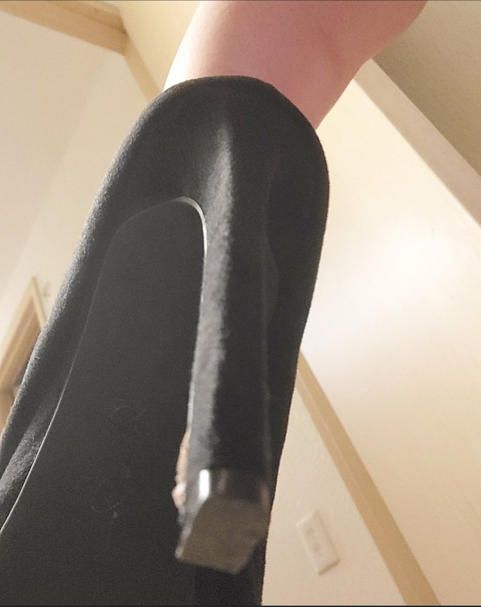 The only thing you see as you look up knowing you are about to be crushed and tortured by my stillettos and perfect feet.

#footfetish #feet #stillettos #footslave #footworhsip #giantesspov #giantess #goddess #SellingContent #shoefetish #heels #onlyfans #femdom #findom #crushing