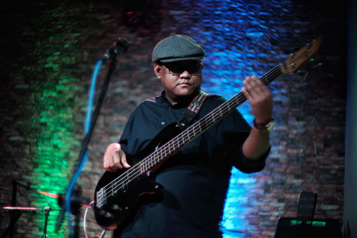 DIS ORAS CONTENT
03.05.2022 [1/2]
#FRPnight
Ft <a href="/MilesExperience/">MilesExperience</a> 
#gig #live #music #fujifilm #fujifilmxt20 #fujifilmph #xseries #XF35mm #xflenses #fujinon #photography #dailygram #snapseed #wheninmanila #canonFD #canon