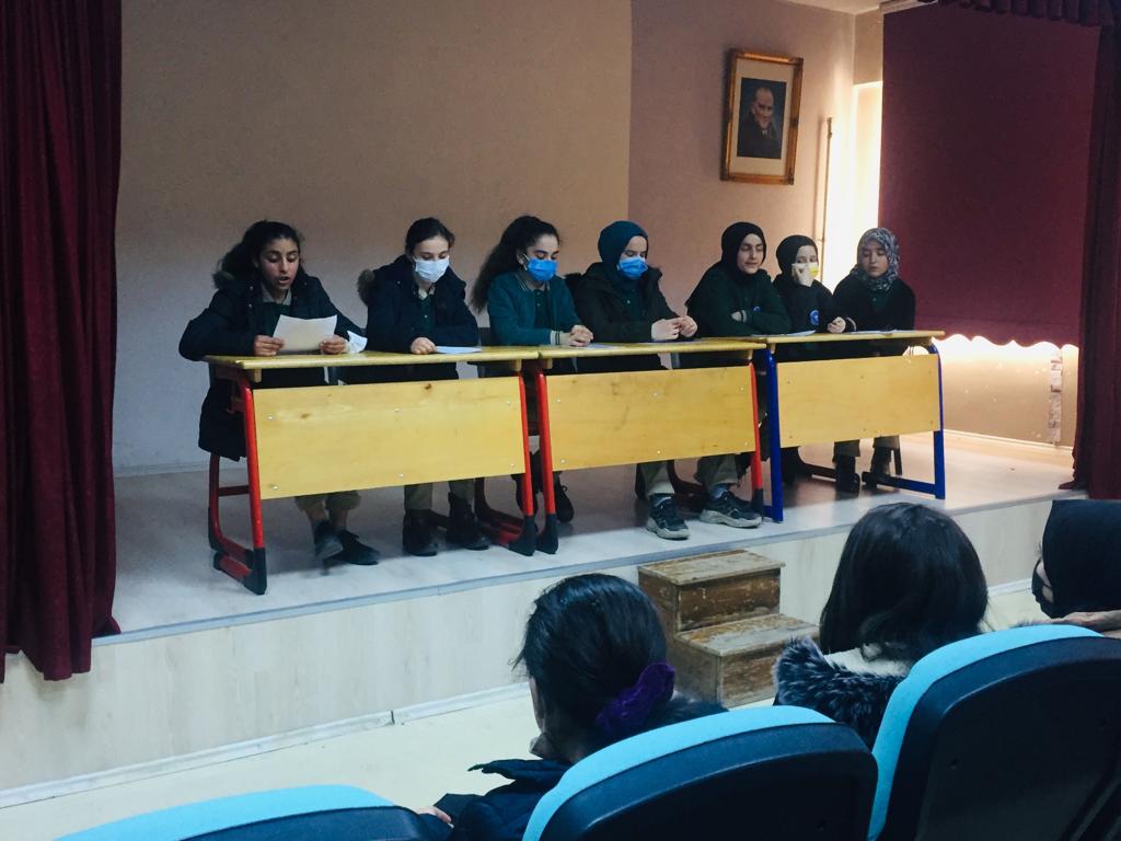 Okulumuz Edebiyat Öğretmeni Arzu TUNA tarafından Erbap faaliyetleri kapsamında panel çalışması yapıldı...