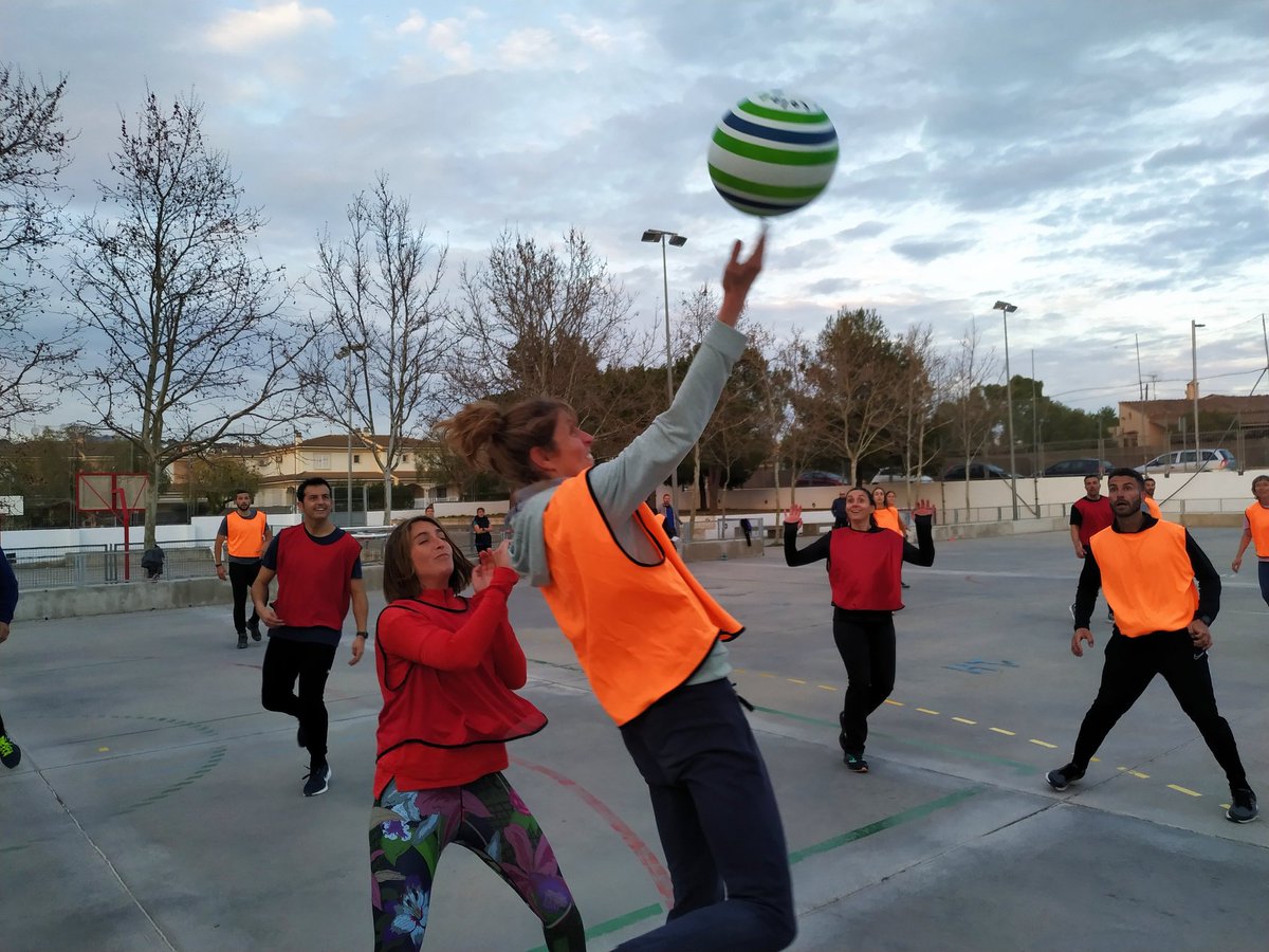 colpbol's tweet photo. Tanquem el curs de Colpbol a les Illes Balears amb un excel.lent grup de participants i molt d'aprenentatge i gaudi 📚🖥⛹🥅📋 I Colpbol de molta "qualité" als partits disputats 💚🏐 #esport #edufis #formacio #Colpbol @CEPInca @EDUN_IB @incaciutat https://t.co/CPhj9PH3xT