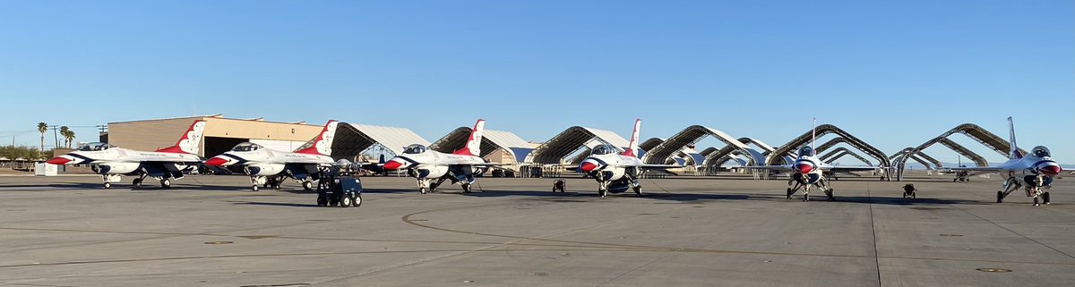 Michael_Drowley's tweet photo. I get the opportunity see exceptional high performing teams in action &amp; this week was truly special. Joint training with the @AFThunderbirds &amp; @BlueAngels - incredible professionals - so proud of our teams @usairforce @USNavy https://t.co/YnUIB4InYl