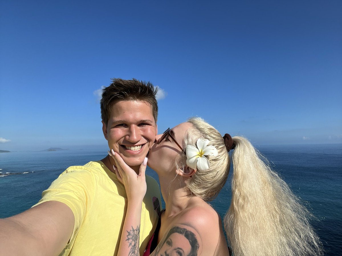 luckeyashley's tweet photo. because i’m missing hawaii so much 🥲 https://t.co/5MouUNcwUL