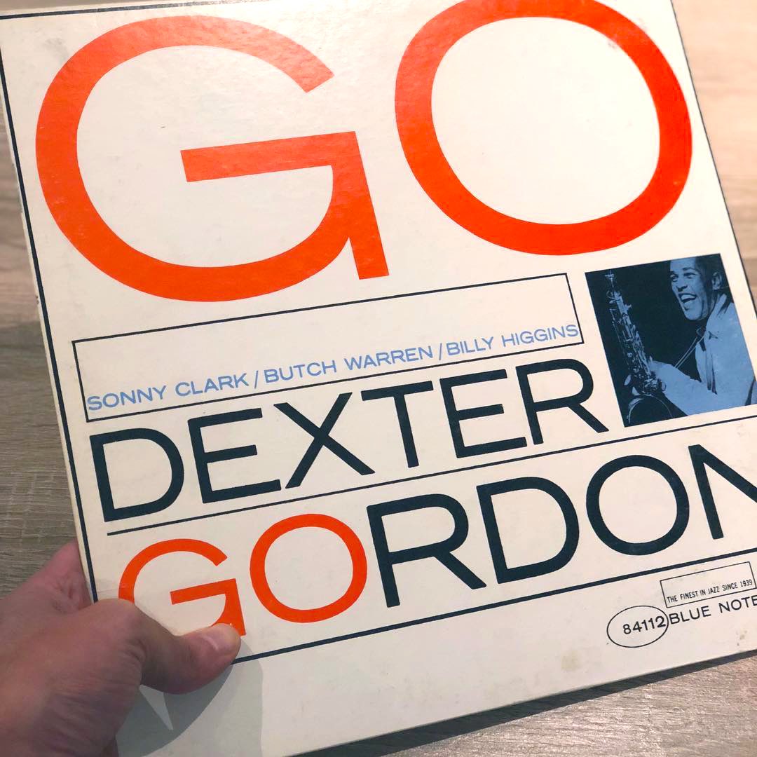 JazzbonesTravel's tweet photo. Wicked original 1962 pressing of Go by Dexter Gordon, I picked up this gem on a Jazz trip to New York in the 90’s!! 🎶🎷 Classic cover art by Reid Miles 🖤

#jazz #bluenoterecords #vinyl
#dustygrooves #vinylcollection #vinyljunkie https://t.co/l4070IhYpb