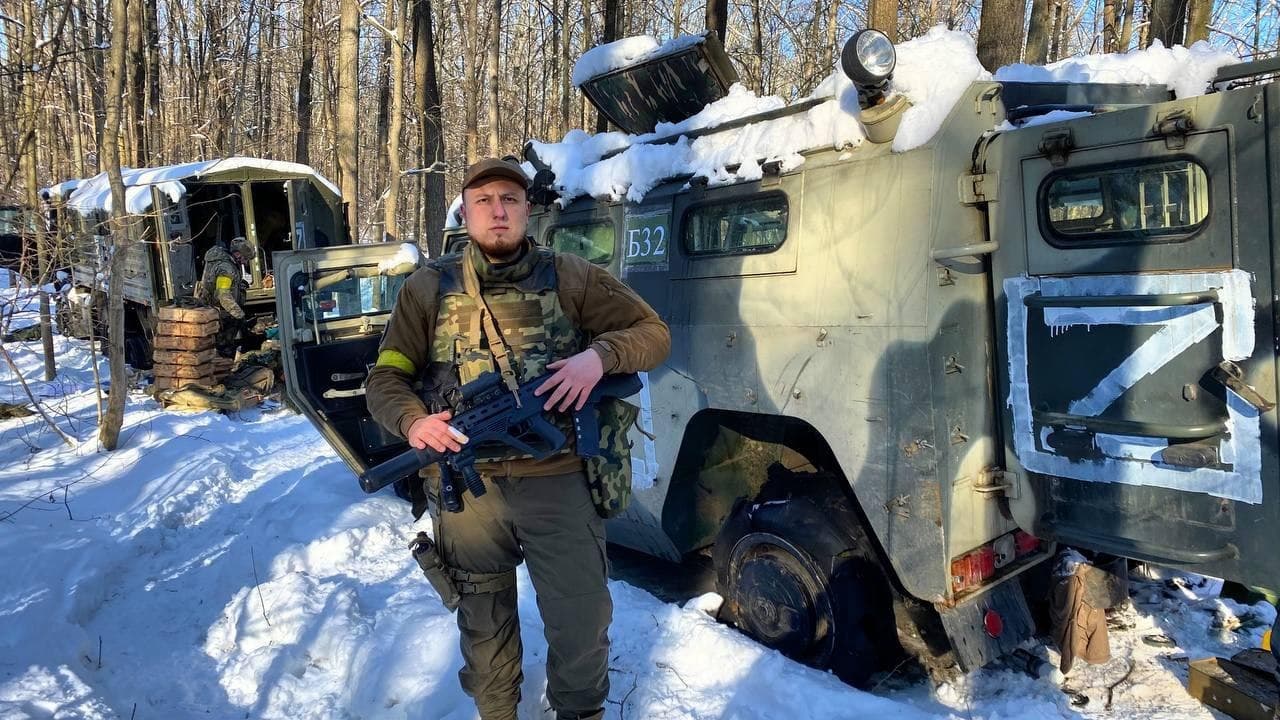 Как украинцам попасть в россию. Украинская Военная техника. Украинские военные машины. Разбитая колонна вс РФ. Z на военной технике.