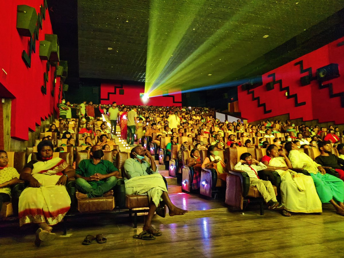 MariyamCinemas's tweet photo. 🔥 Picture Speaks🏍🔊 Experience the 🎟Power of Valimai With 4K Visuals and 🎞Dolby 7.1 Surrounds  #VALIMAIRuling2ndWeekend #ValimaiBlockbuster @MariyamCinemas https://t.co/hFrmay8pIw