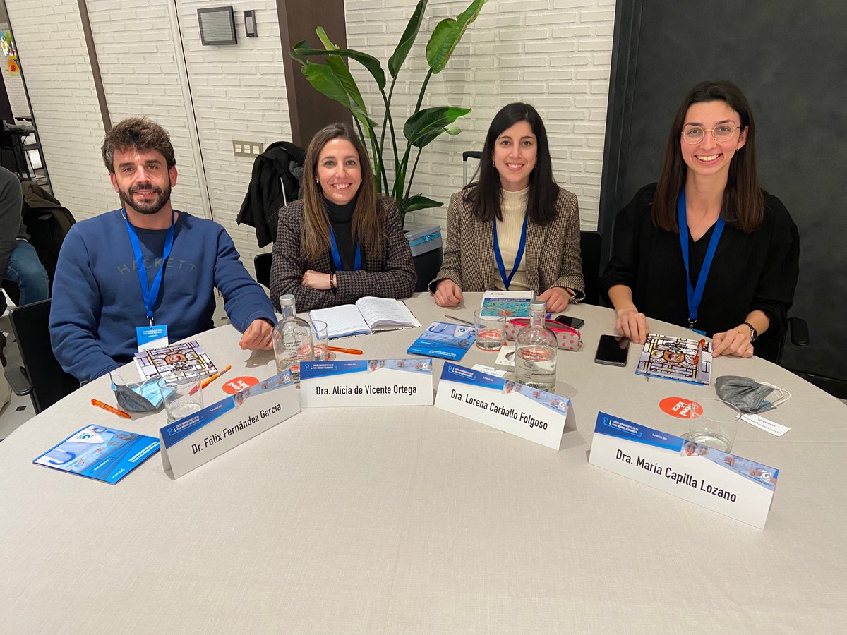 Mesa de IBDistas.
Fin de un curso increíble, tanto en la calidad del contenido como en la organización! Además con premio en el curso nocturno 😜
<a href="/geteccu/">GETECCU</a> #SomosGETECCU #EII #IBD