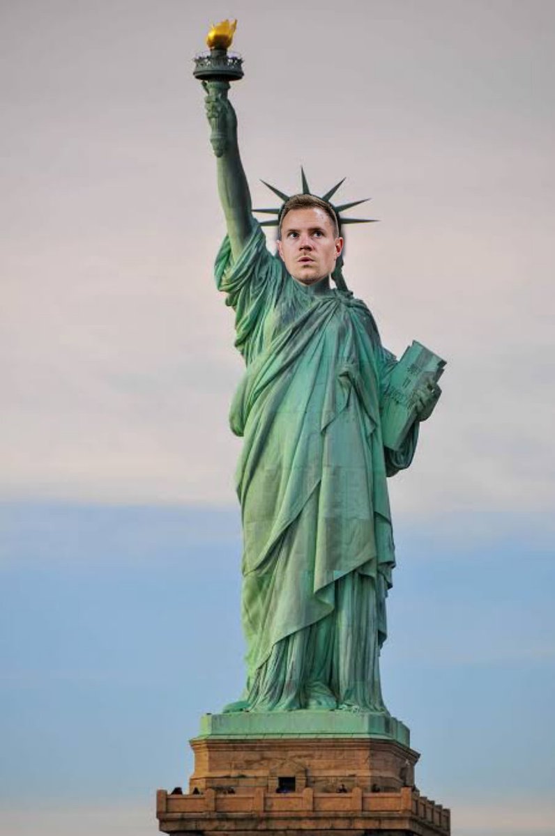 _GoatedFc_'s tweet photo. @FCBarcelona @FerranTorres20 Bro reacted 10 seconds after the shot💀😭#StatueOut https://t.co/df8TBqEEwi