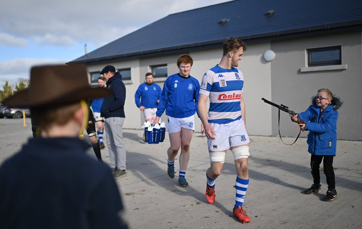 😅 | A hostile welcome at <a href="/BalbrigganRFC/">Balbriggan RFC</a> for the <a href="/AthyRFC/">Athy RFC</a> lads this morning. 

First year that the Provincial Towns Cup has had a shotgun start... 🤣

#LeinsterRugby #PTC