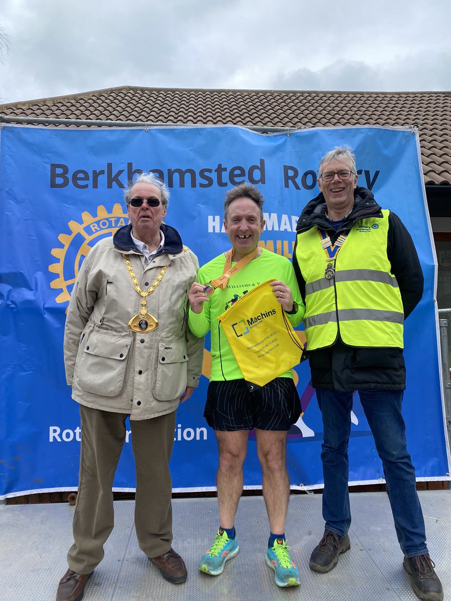 PabloAOwen's tweet photo. Cracking Berkhamsted Rotary club 1/2 marathon today. Great support and challenging course. Sponsored by @MachinsLaw who provided a great shoe bag post race #berkhamstedhalfmarathon #machinssolicitors #berko #berkorotaryclub https://t.co/ZSTvL39KLY