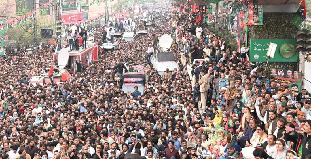 ppp_arman's tweet photo. لاہور میں پاکستان پیپلز پارٹی کی بنیاد رکھی گئی اور آج لاہوریوں نے عوامی مارچ کا فقیدالمثال استقبال کر کے ثابت کر دیا کہ لاہور بھٹو کا تھا، بھٹو کا ہے، اور بھٹو کا رہے گا۔ 
#AwamiMarch
#PakistanBachanaHai https://t.co/fyQMZ9fZOD