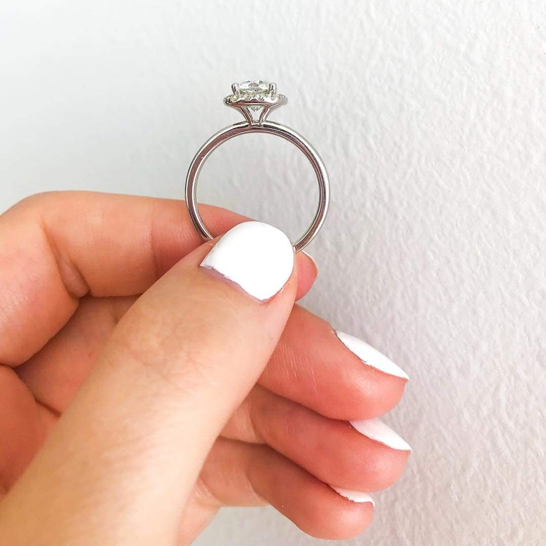 lilyclarecom's tweet photo. Simple, Elegant, Stunning! ✨💎💍 Who wants to see this beauty on their finger? Tag your friend who'd want this on their finger. #lilyclare #putaringonit #jewelryaddict #jewelrydesign #thecaratclub https://t.co/z1uwLS8FBY