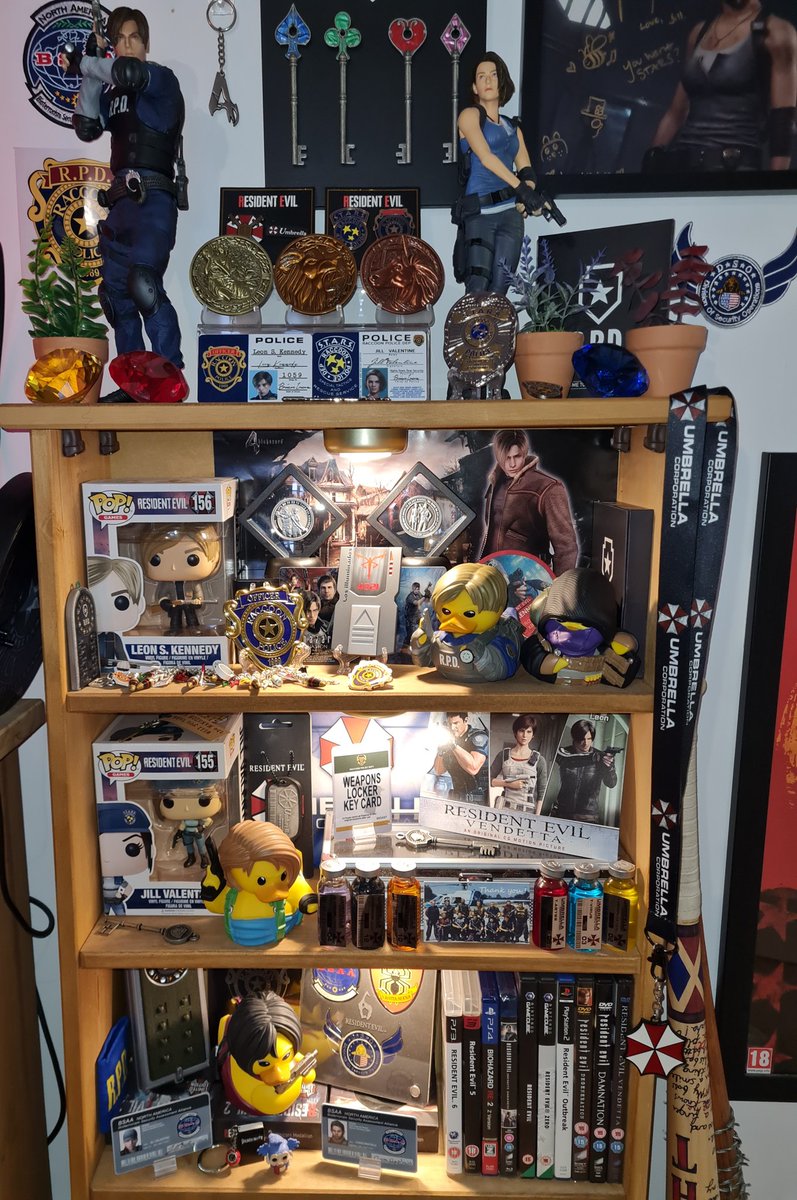 ResiEvilCentral's tweet photo. ⭐COMMUNITY SPOTLIGHT #1⭐

This week's Community Spotlight goes to the wonderful, @JenVonLee!

An absolutely amazing artist with a fantastic Resident Evil collection to boot.

Go give her some love and support!

#REBHFun #REBH25th #RECSpotlight https://t.co/pkqK3GYz5G