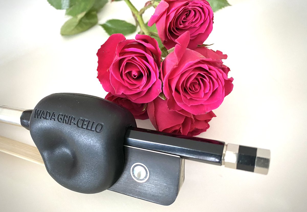 BowGrip's tweet image. With freedom and fluidity:

Learn to properly hold the cello bow through hands-on experience with our Wada Cello Bow Grip Aid 

For more reviews from cellists and cello teachers, visit
wadabowgrip.com
•

#cello #celloplayer #cellist #cellistlife #celloteacher #orchestra