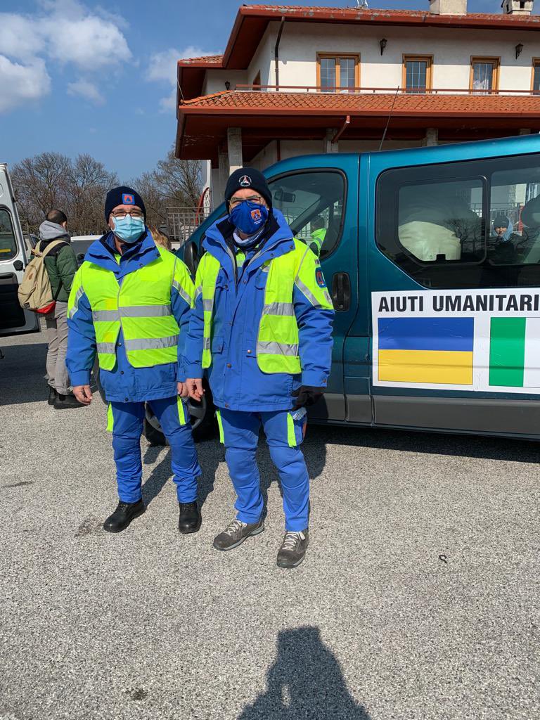 ProtCivMuggia's tweet photo. 🇮🇹 🇺🇦

Prosegue ininterrotta l’opera dei nostri #volontaridivalore sul confine di Fernetti per fornire generi di prima necessità ai cittadini Ucraini in transito. https://t.co/SAy6g061xn