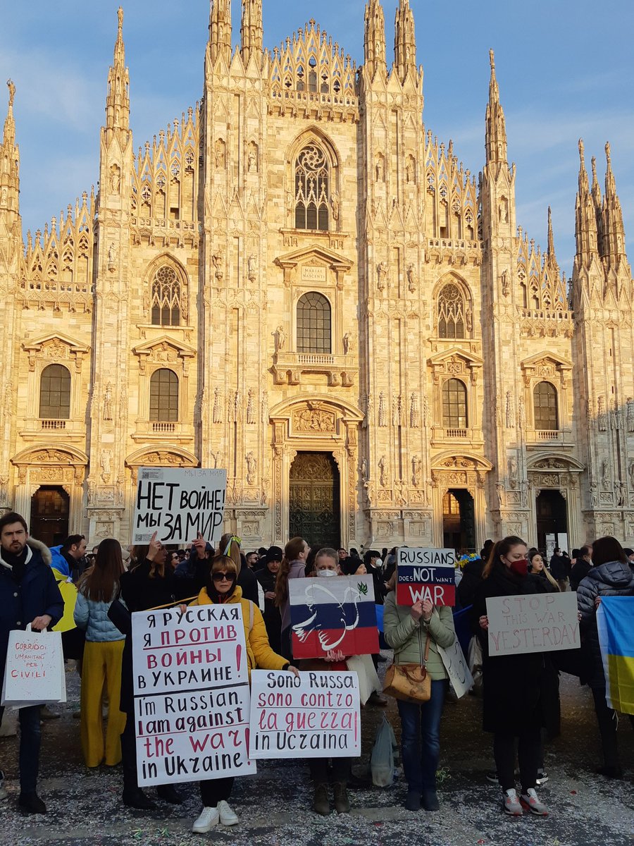 aus207's tweet photo. #milano
#nowar
#PutinIsaWarCriminal
#putinassasin https://t.co/bvkR9Gn5de