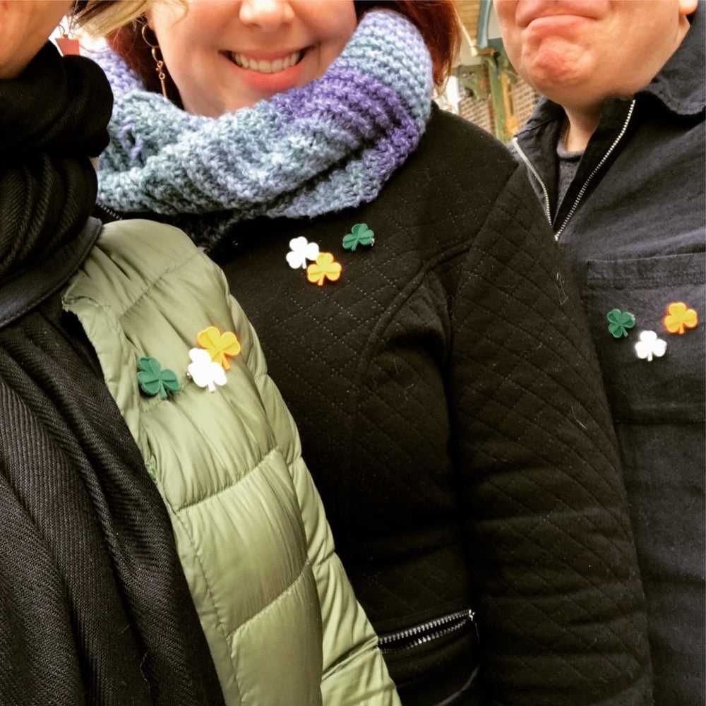 rplusddesigns's tweet photo. Today's my favorite day in Sunnyside -- St Pats For All!! Here's hoping you'll get out there and revel in the good things! 
☘️🇮🇪☘️
[My Life Is Clover 3D Printed Pins; $10 on https://t.co/TSiNdpm4Ju]
☘️🇮🇪☘️
#stpatricksday #sunnysidequeens #stpatsforall #rplusd #kitschplease https://t.co/hlByeijL6d
