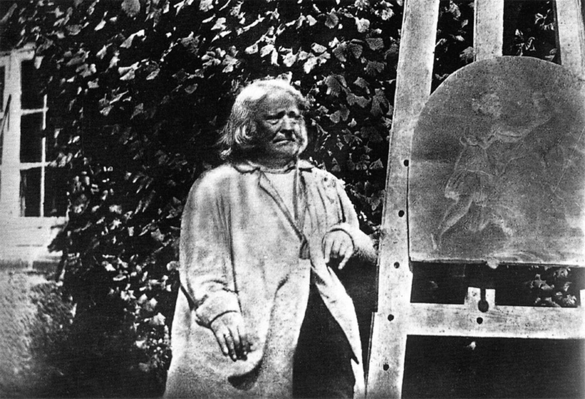 PrebenWolff's tweet image. When Danish sculptor Bertel Thorvaldsen had his photo taken around 1842 he made the devil's horn gesture with his left hand. Thorvaldsen did it to protect himself against the devilry of modern technology and the risk of the apparatus engulfing his soul.

#devilshorn