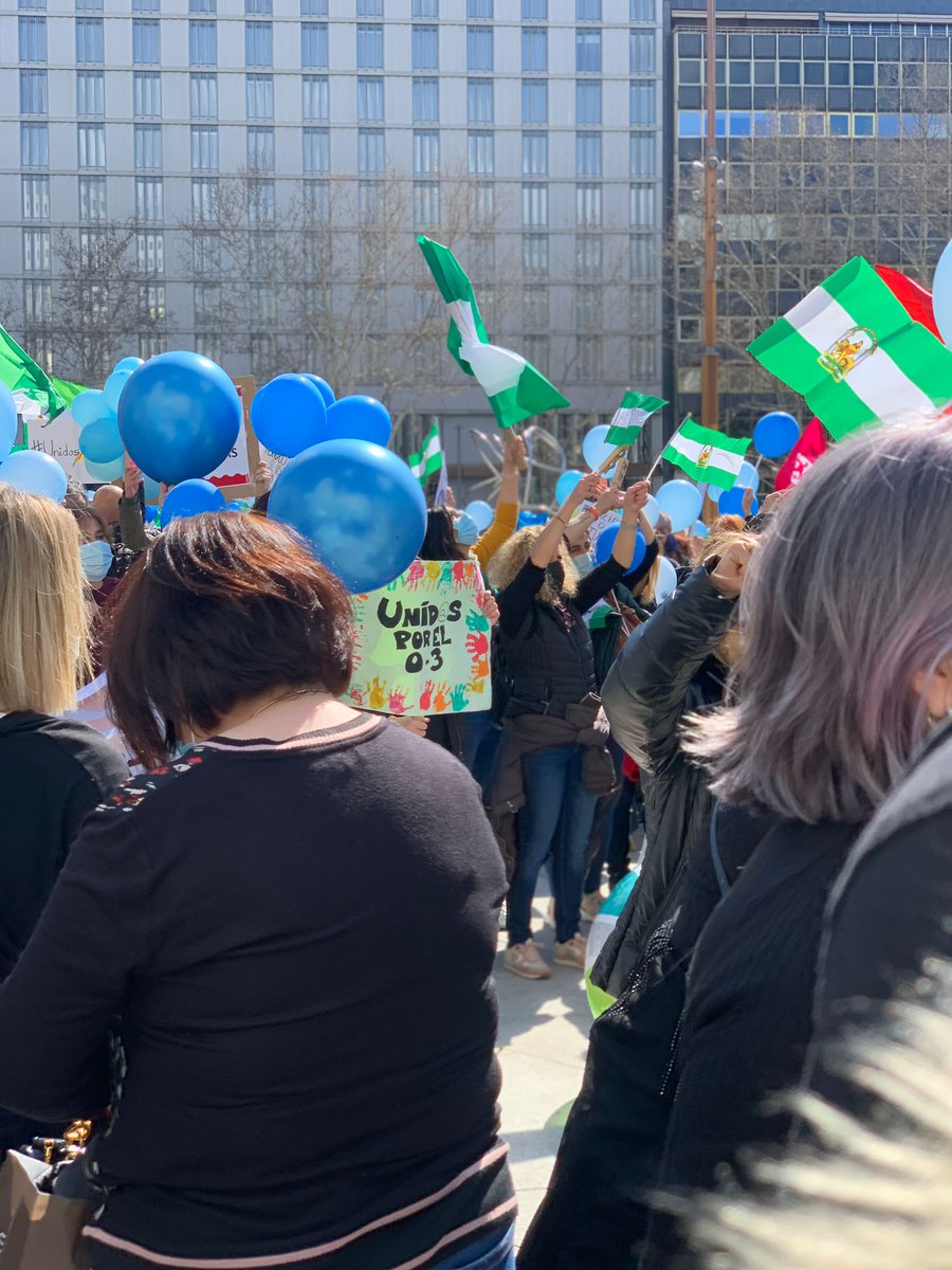 esc_inf_unidas's tweet photo. Gran éxito de participación en la manifestación nacional de #Fenacein y Escuelas Infantiles Unidas, por una #educacioninfantil por la #gratuidad y los fondos #nextgeneration para financiar a las familias https://t.co/te8f4gSYaO