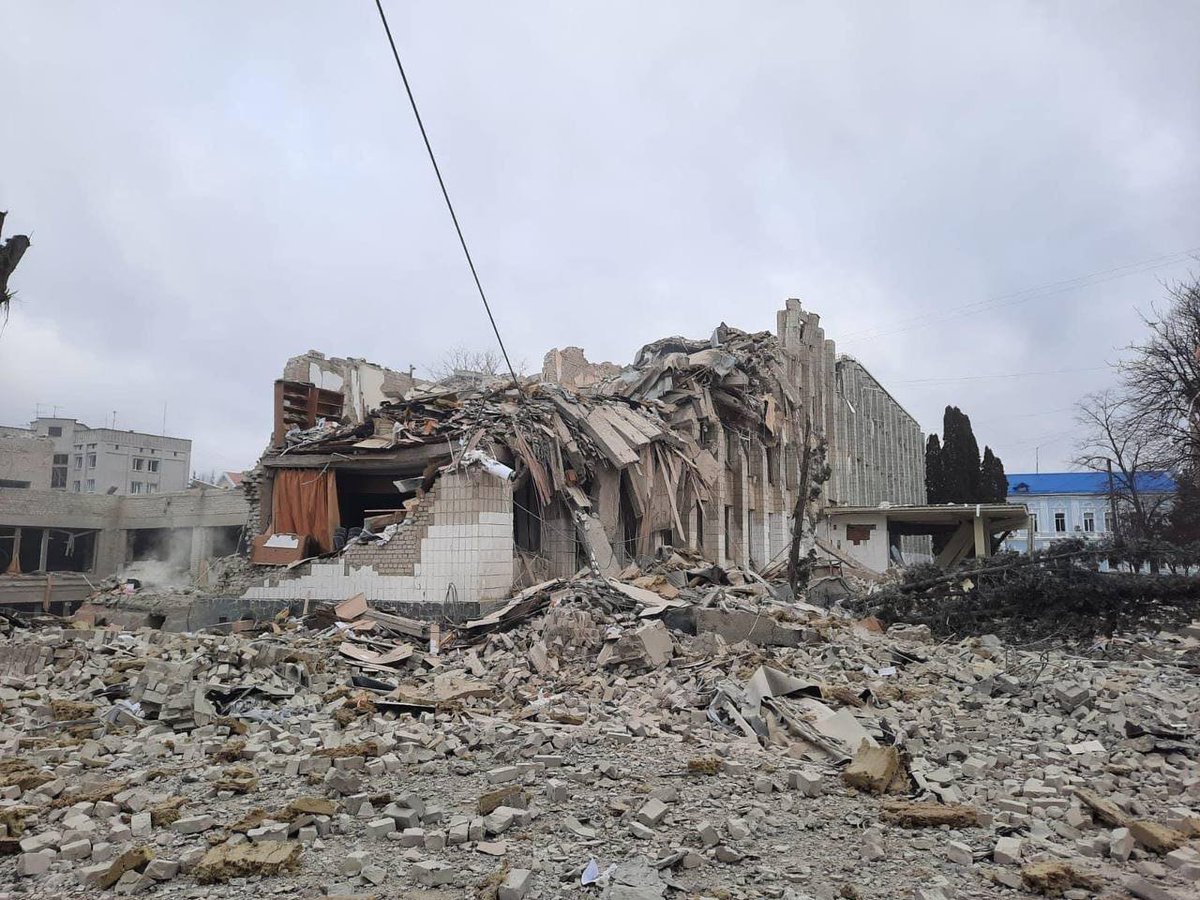 dimasiedykh's tweet photo. @maziehirono Ukraine needs weapons and humanitarian assistance to defend against #Putin. Stop innocent civilian deaths. @POTUS, provide #SafeAirliftUkraine #StopPutin https://t.co/bKRpqle6Cx