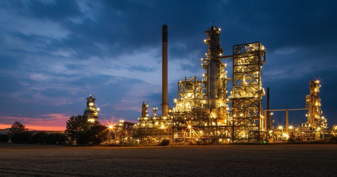 TheHighway2AI's tweet photo. Rt @wef 
How the petrochemicals industry can reduce its carbon footprint. @Johnson_Matthey #COP26 #CleanerHealthierWorld https://t.co/xbo820xyV1 https://t.co/r10NR5ZPos