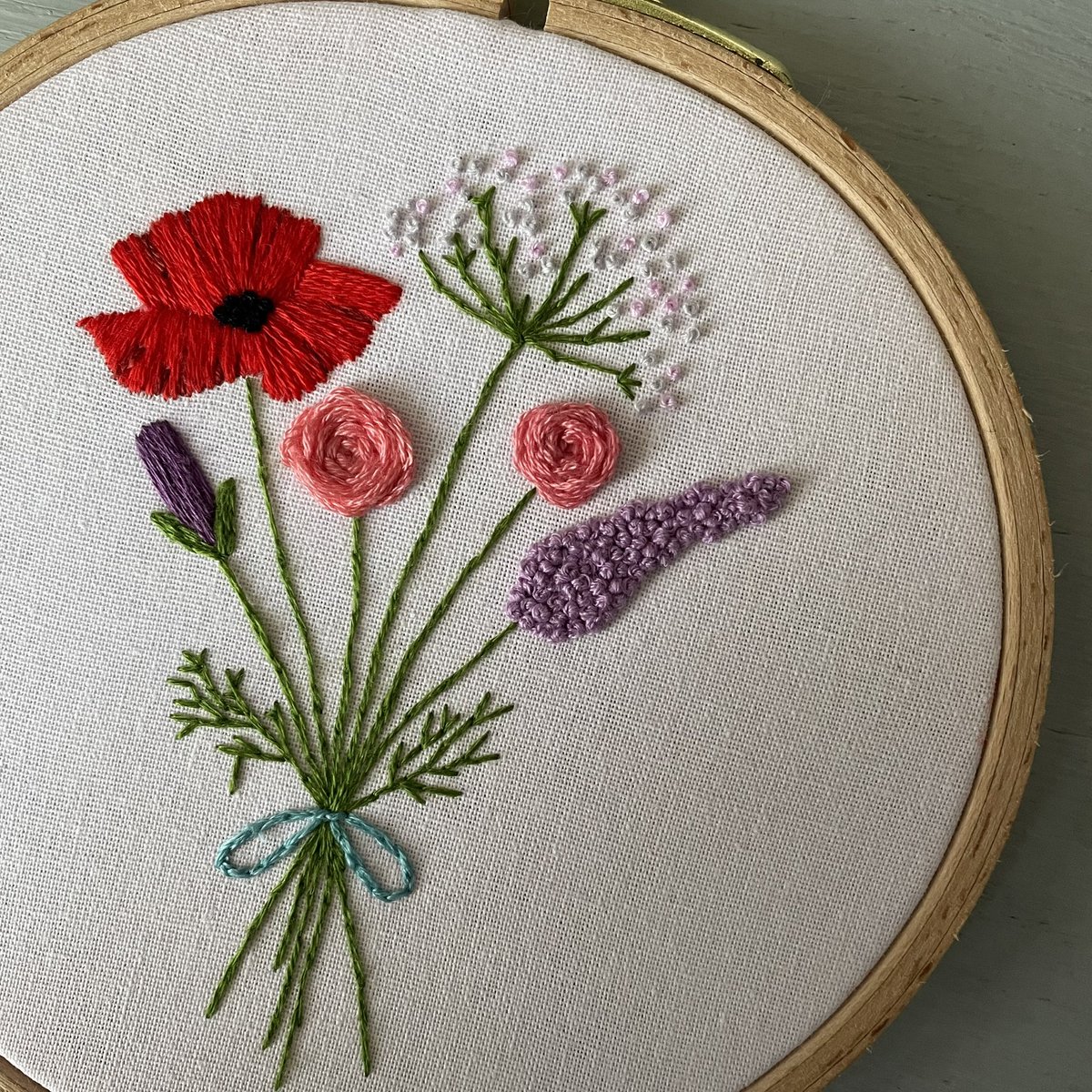 I haven’t done any embroidery since before Christmas, so today I stitched out a little wildflower design in prep for my next bigger project 💐🌸🌼