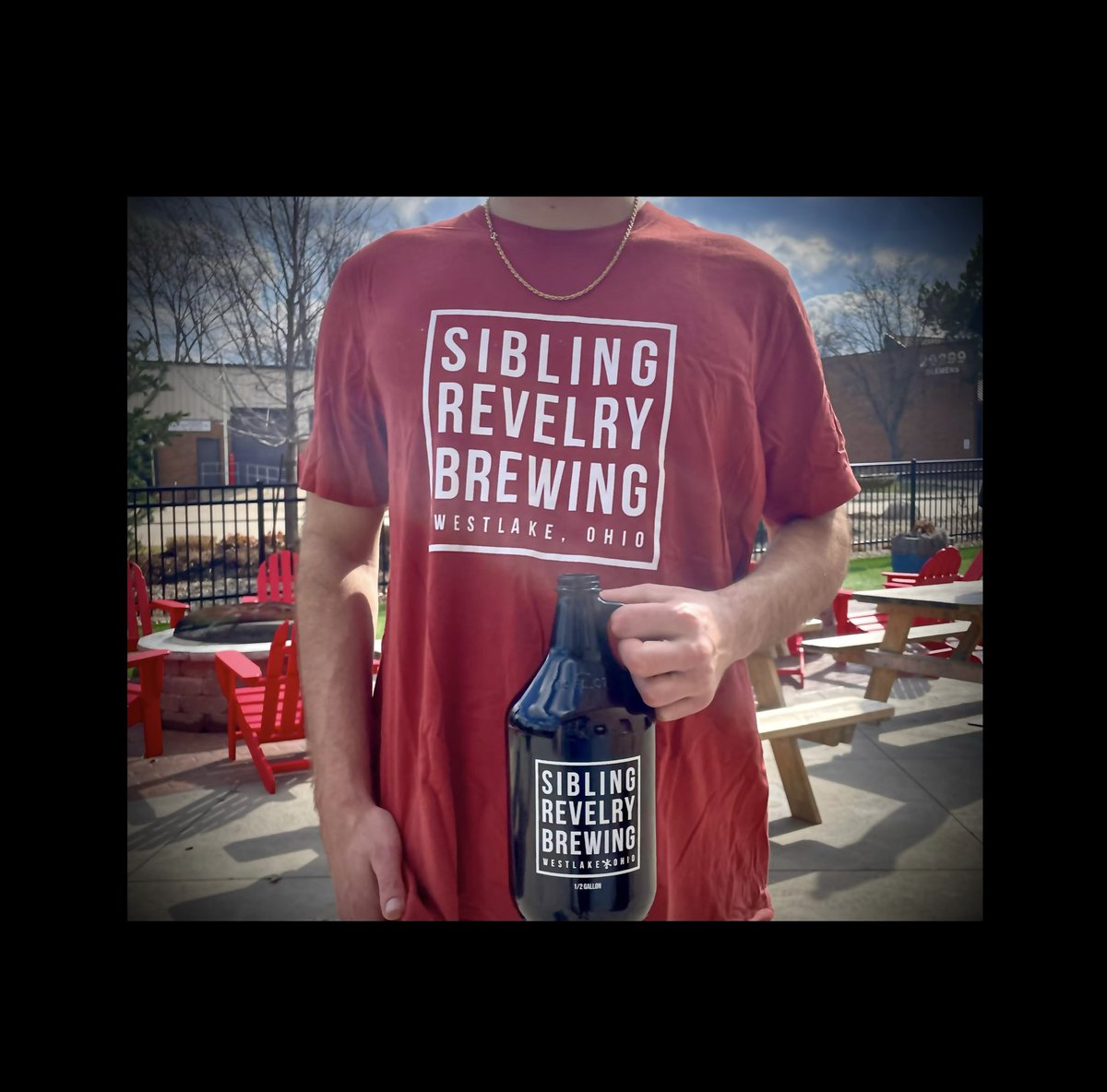 SibRevBrew's tweet image. It’s a Sunny Sunday☀️
Come join us on this sunny afternoon from 12:00pm-5:00pm
We have $10 Growlers and $20 Growlers and Block T-Shirt🍺

#siblingrevelry #srbrew #sundayfunday #growlers
