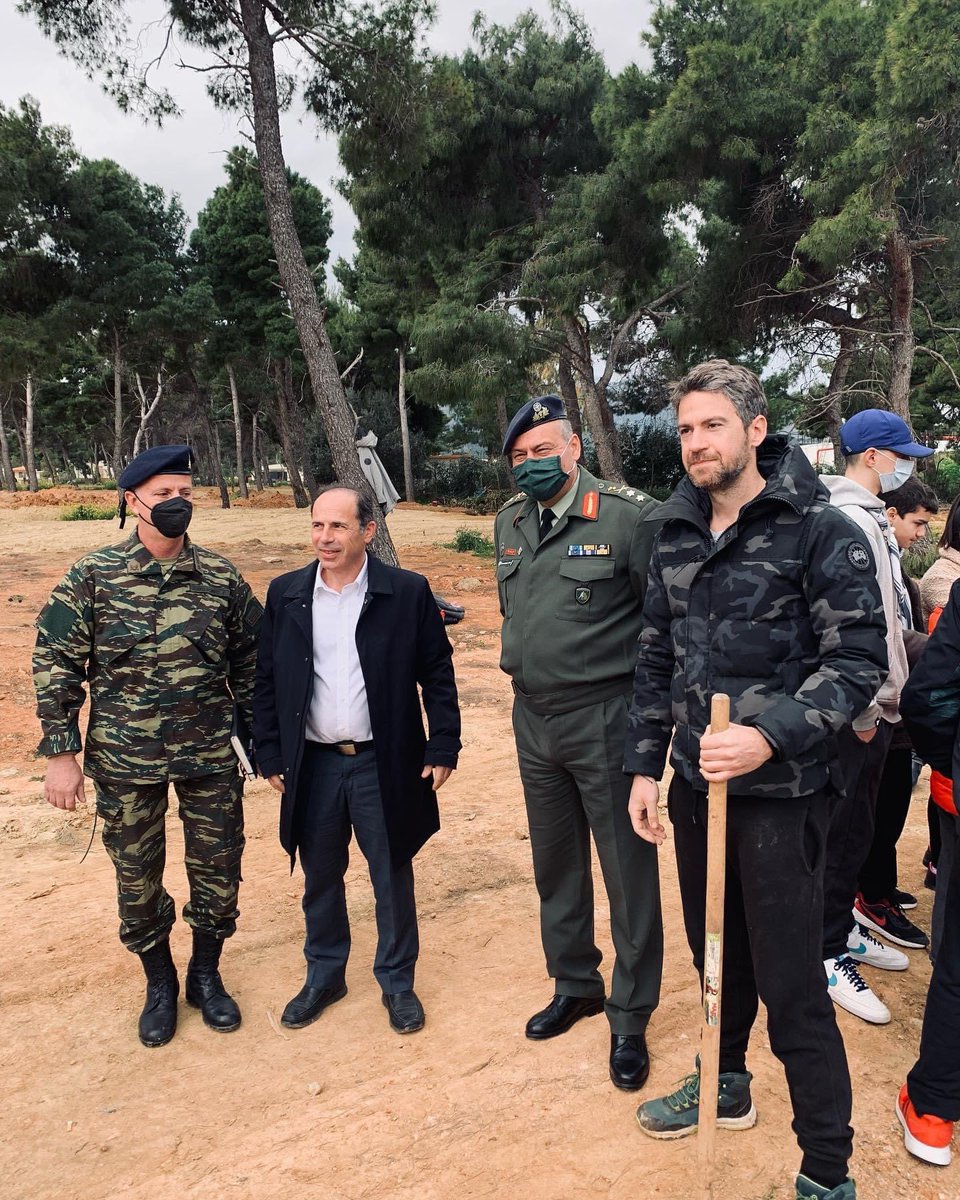 OfficialWe4all's tweet photo. Μια ιδιαίτερη συνεργασία αυτό το Σαββατοκύριακο είχε σαν αποτέλεσμα την φύτευση 400 από τα περίπου 2500 δέντρα που θα φυτευτούν συνολικά στον Άγιο Ανδρέα, στις στρατιωτικές εγκαταστάσεις, με την βοήθεια φαντάρων και εθελοντών. 🌱

Ευχαριστουμε πολύ! https://t.co/LDpPcCYD4w
