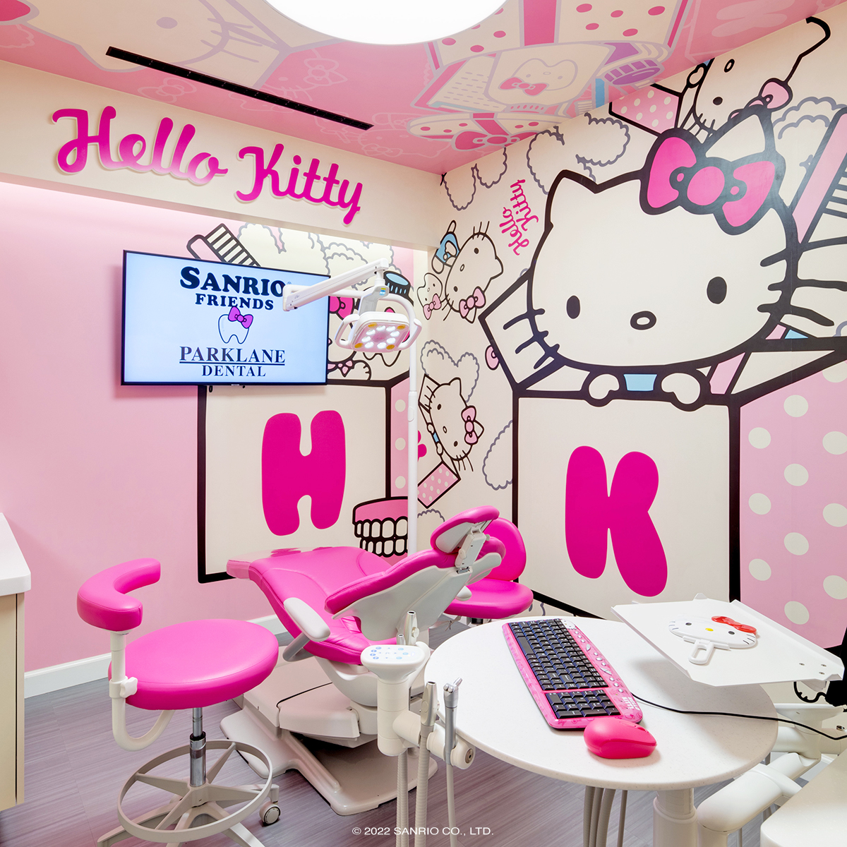 Happy smiles for #NationalDentistDay! 🦷 🎀  Experience the supercute Hello Kitty themed room only at Parklane Dental in Los Angeles. Adults and children welcome! 

Book your first visit here: bit.ly/34iM8fB