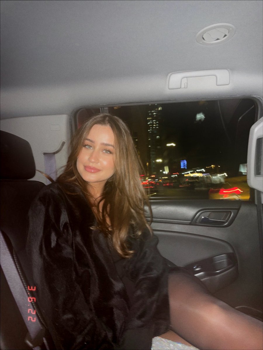agnesaraka's tweet photo. she’s 24 !!!!! https://t.co/CkDPn9Byxe